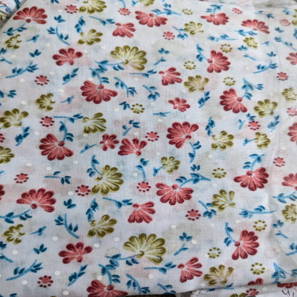 Printed White Namaz Chaddar (with sleeves)